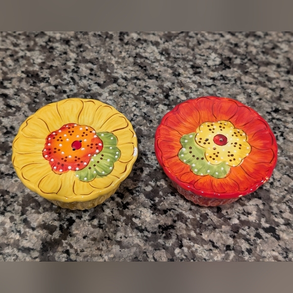 Vintage Bright Floral Salt & Pepper Set - Picture 3 of 8